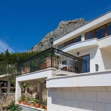 Amare Villa *